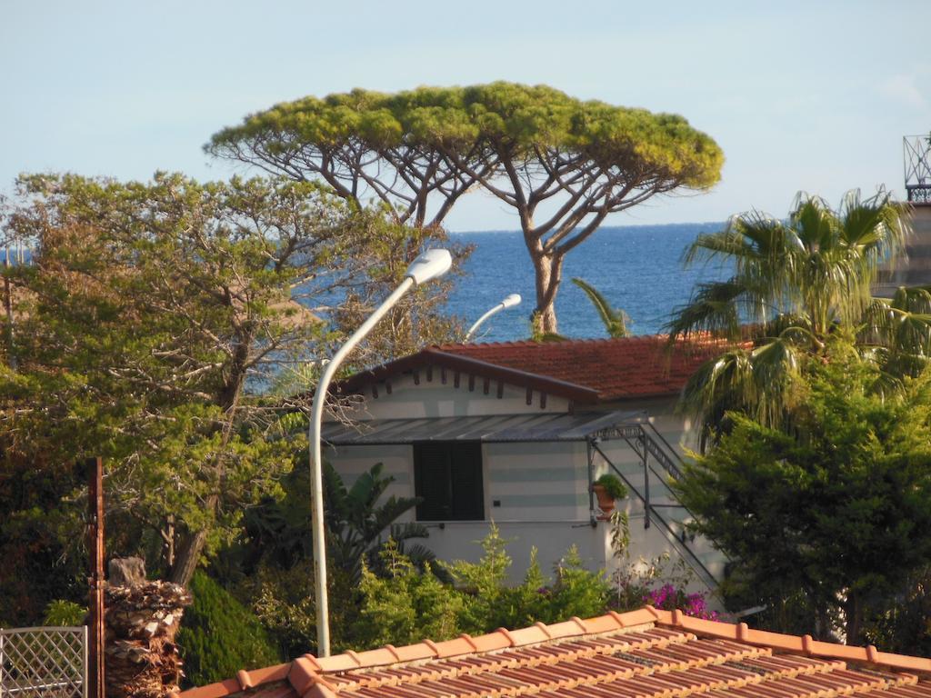 Casa Vacanza Lunastella Мондело Екстериор снимка